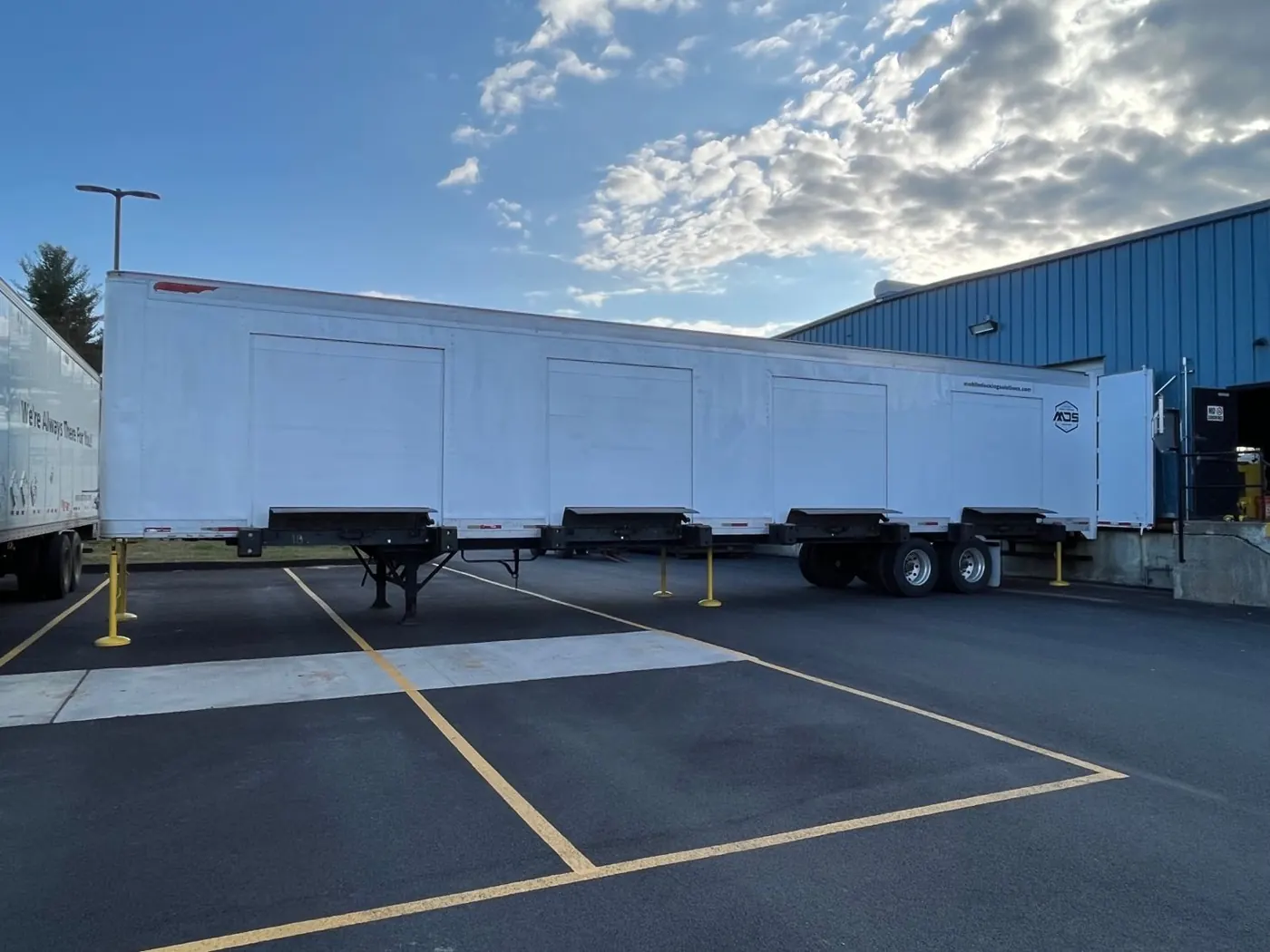 Pitt Ohio mobile dock exterior