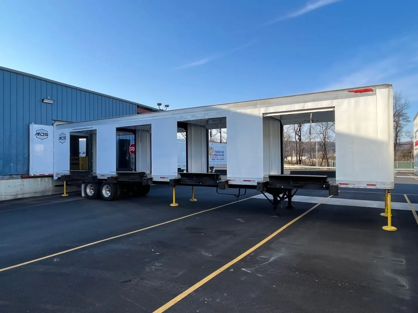 Pitt Ohio mobile dock passenger side