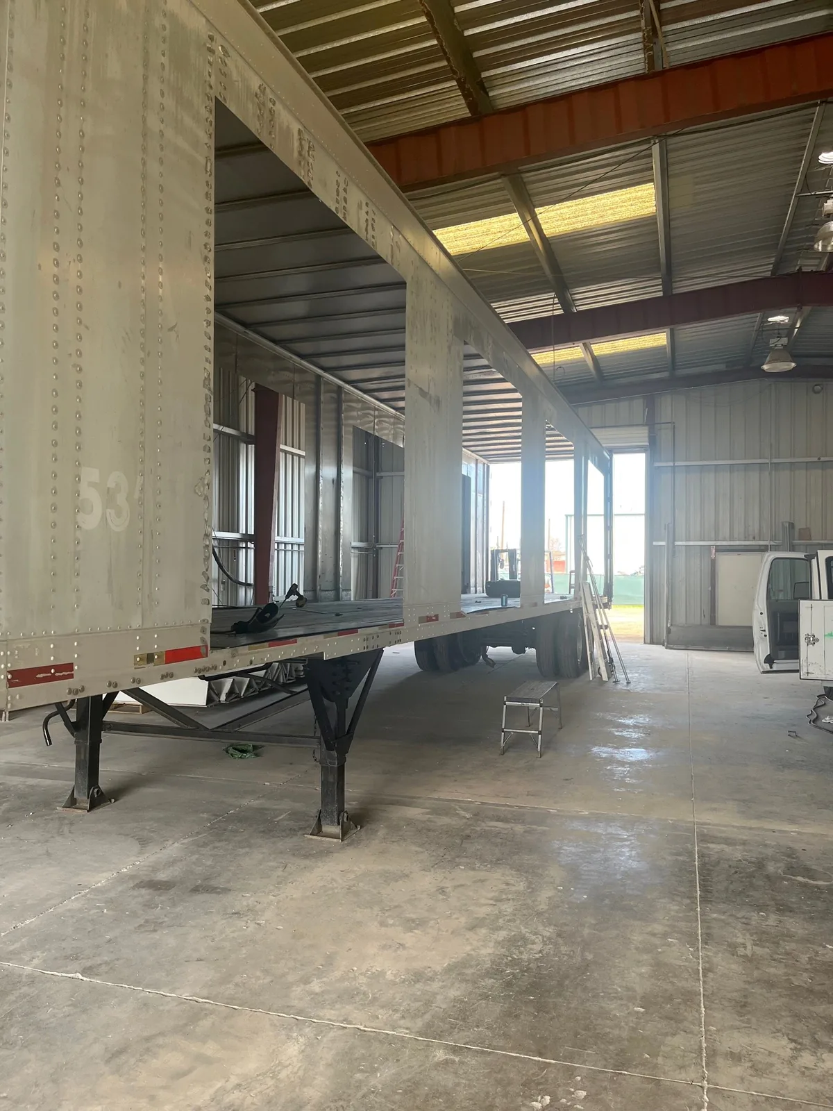 Pitt Ohio trailer at the start of structural preparation